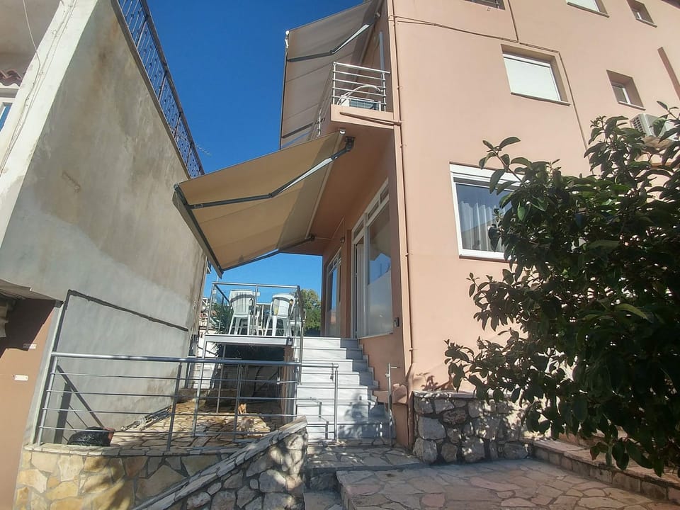 Appartement in Derveni mit Terrasse Apartment in Peloponnese Region