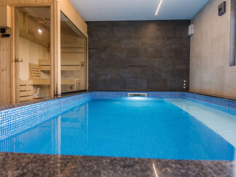 Pool Indoor