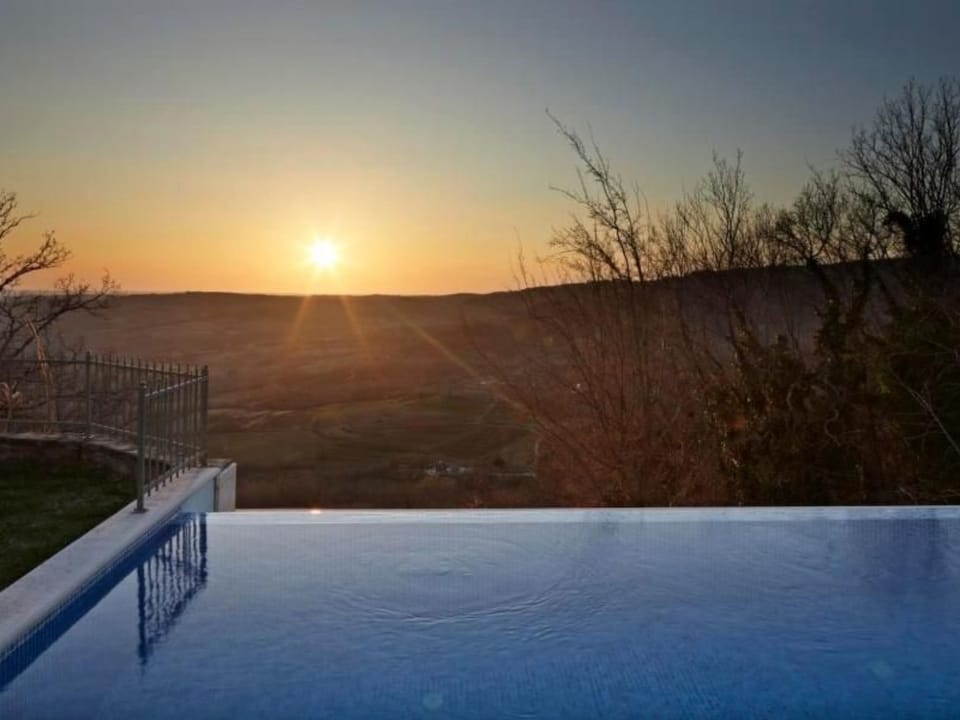 in Kostanjica mit Grill, Terrasse und Garten Vacation rental in Istria County
