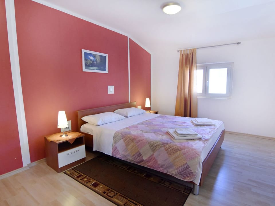 Apartment mit zwei Schlafzimmern und Meerblick in Zambratija Apartment in Istria County