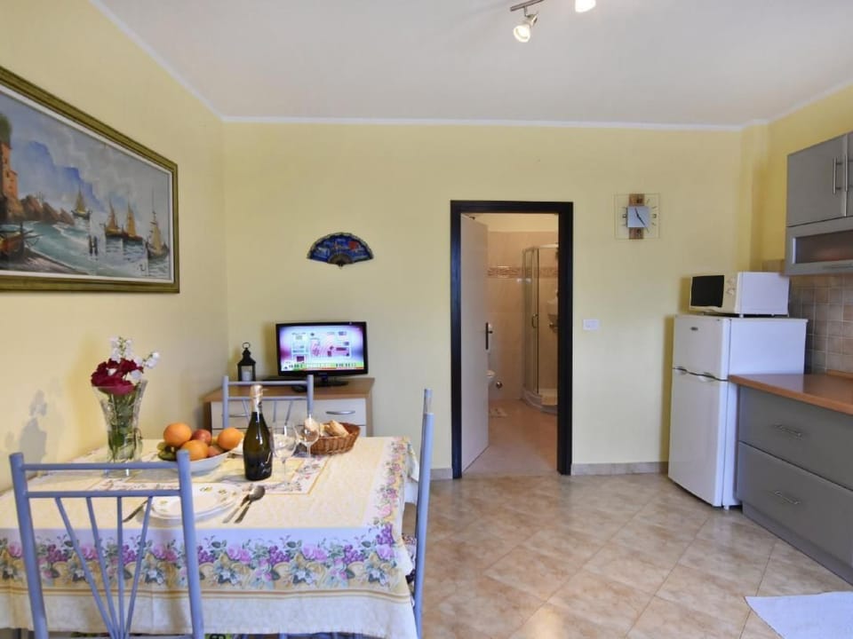 Appartement in Đuba mit Privater Terrasse Apartment in Istria County