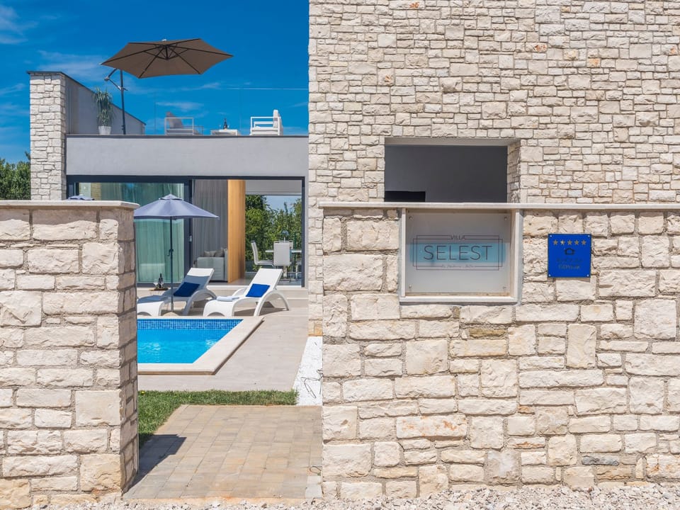 'Villa Selest' mit Wasserblick Vacation rental in Istria County