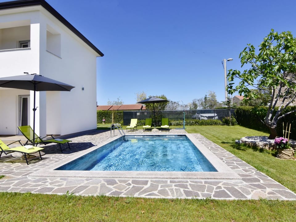 Apartment 2 in einer neuen Villa mit Pool in ruhiger Lage Apartment in Istria County