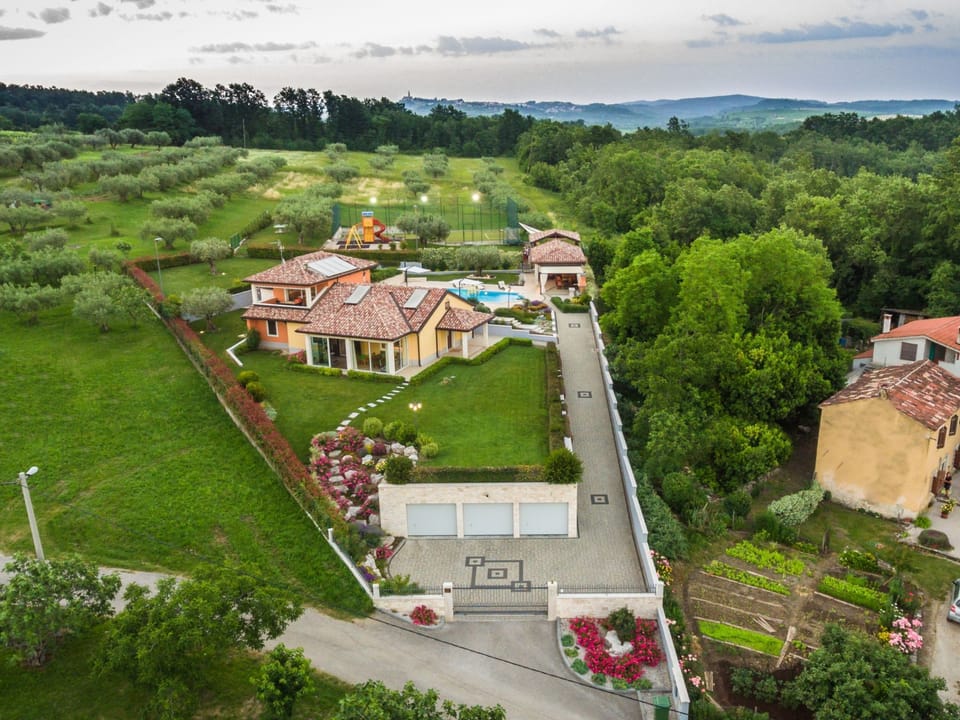 GioEin privater Bereich für 16 Personen, Pool und Sport Vacation rental in Istria County