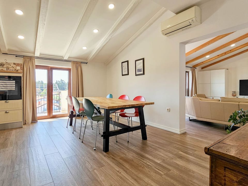 "Lara A4" mit Balkon Apartment in Novigrad