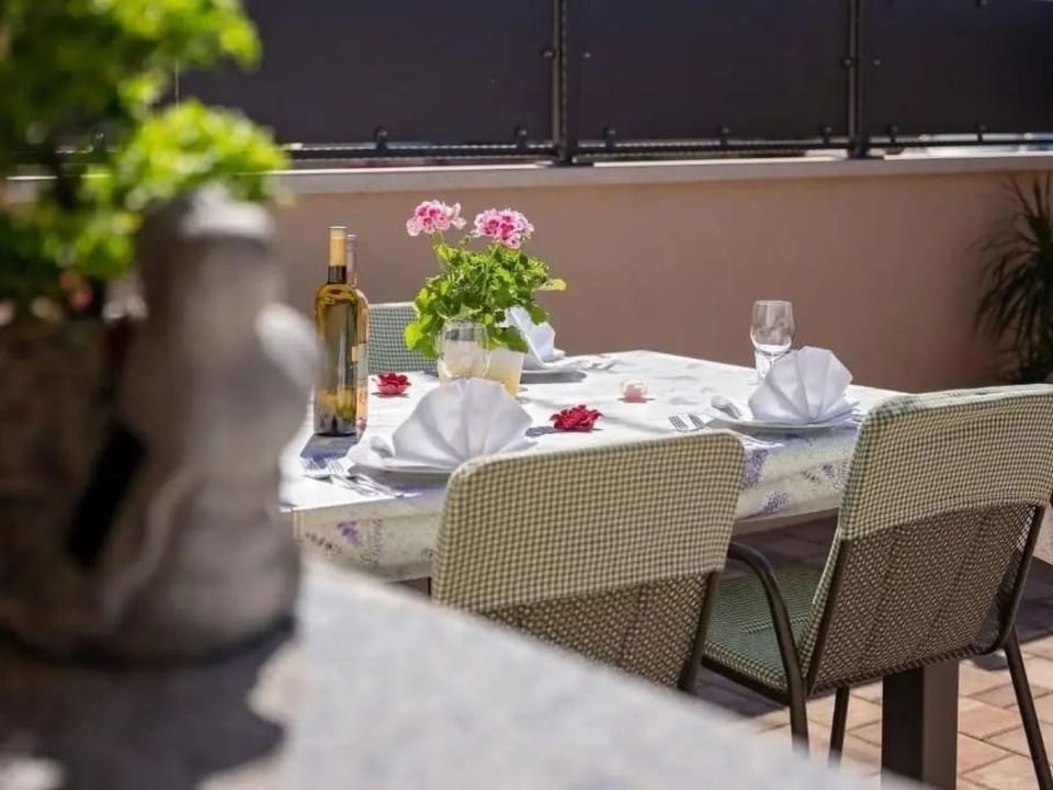 mit Whirlpool und Sauna, in Kastelir Vacation rental in Istria County