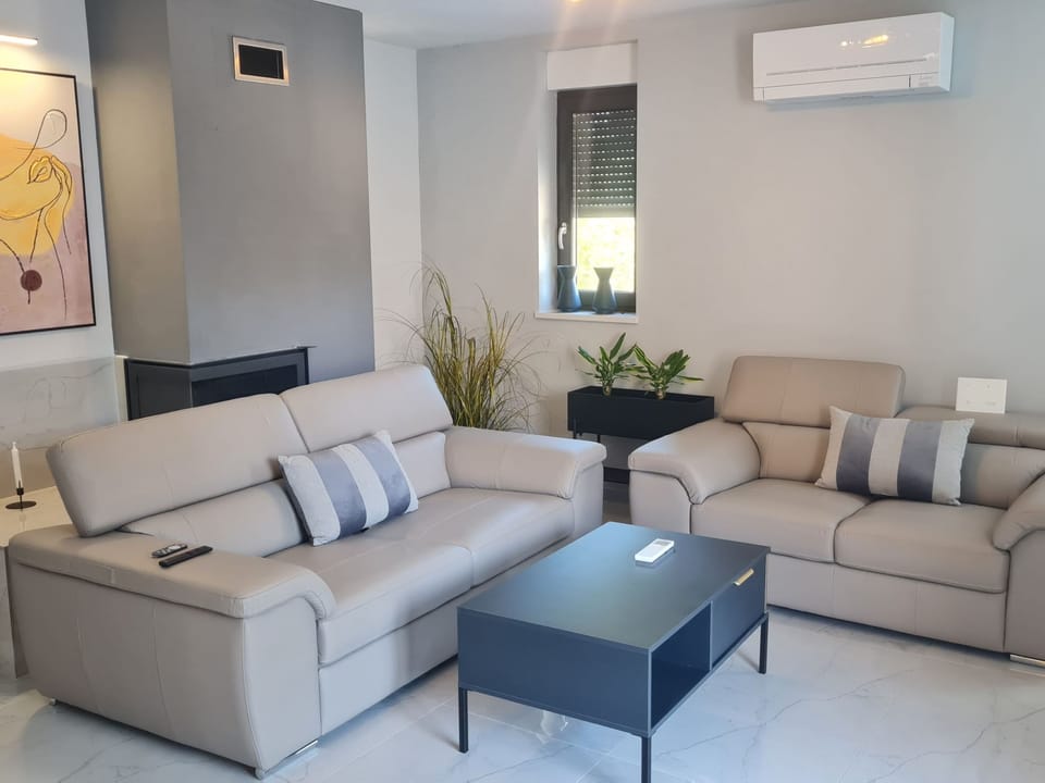 Villa "Val 22" mit Pool, Fitness und Sauna Vacation rental in Istria County