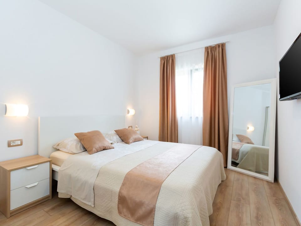 Modernes Apartment mit Balkon und Gemeinschaftsgarten am Waldrand Apartment in Poreč