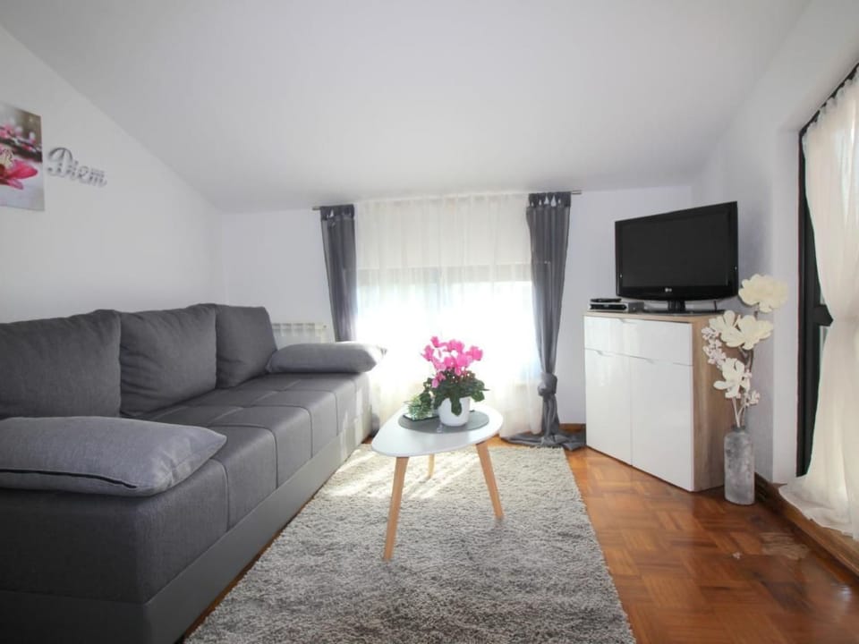 Strandnahe Ferienwohnung Vista 4 mit Meerblick Apartment in Poreč