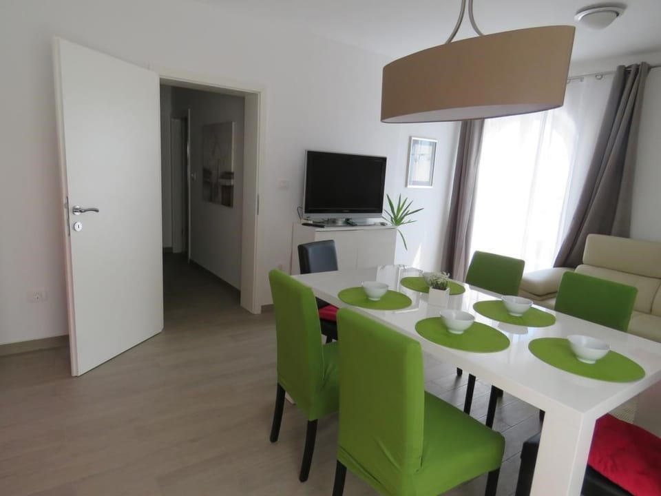 Apartments Villa Urbajs - Comfort Two-Bedroom Apartment with Sea View and Balco Apartment in Istria County