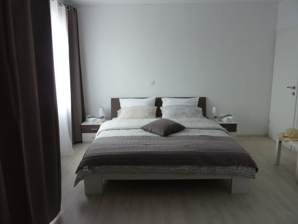 Apartments Villa Urbajs - Comfort Two-Bedroom Apartment with Sea View and Balco Apartment in Istria County