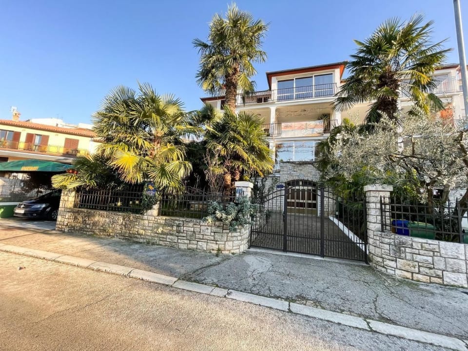 Schöne Ferienwohnung in Rovinj mit Garten, Grill und Terrasse Apartment in Rovinj