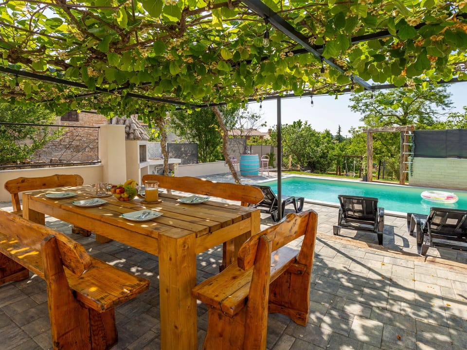 Schönes Ferienhaus in Modrusani mit Großem Garte Vacation rental in Istria County