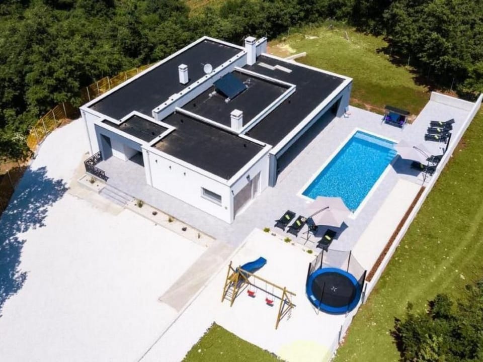 Villa Sanivaro mit beheiztem Pool und Whirlpool Vacation rental in Istria County