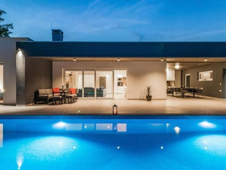 Villa Sanivaro mit beheiztem Pool und Whirlpool Vacation rental in Istria County
