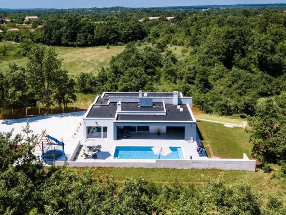 Villa Sanivaro mit beheiztem Pool und Whirlpool Vacation rental in Istria County