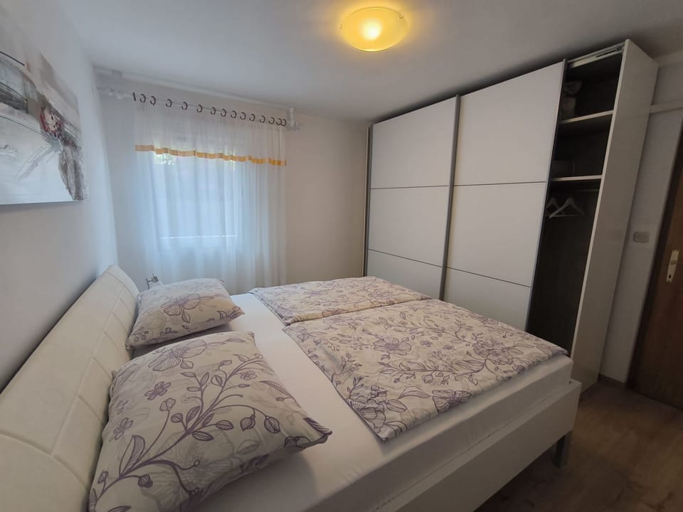 "Jela" mit Terrasse Apartment in Pula
