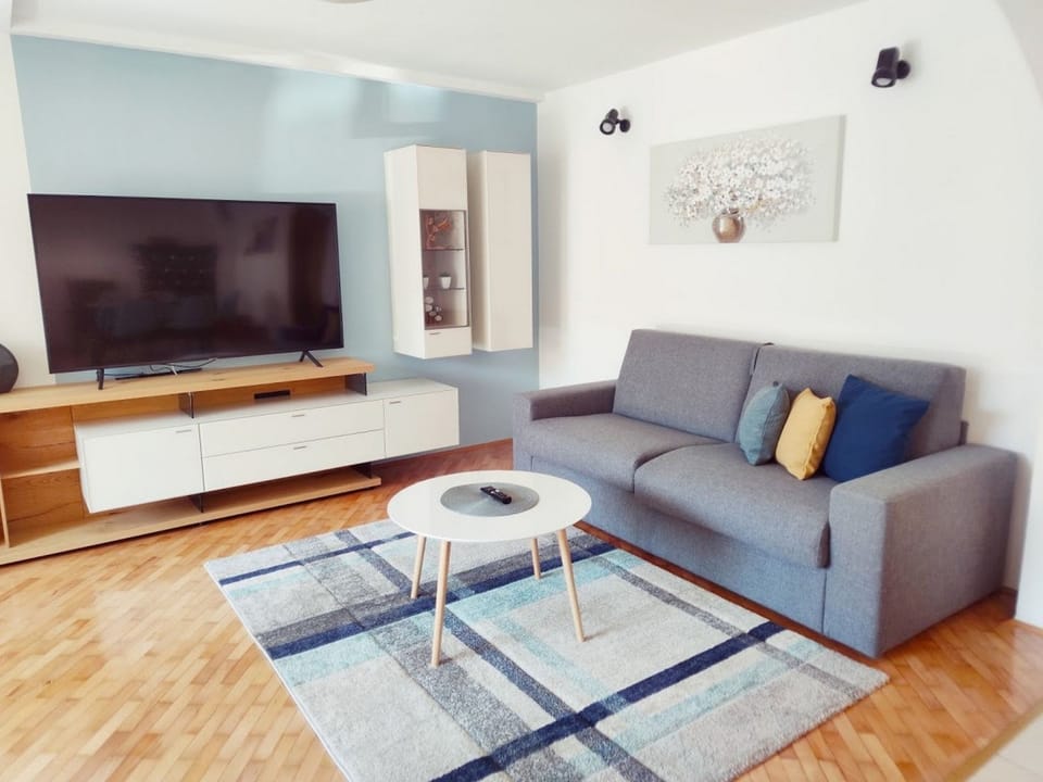 "Jela" mit Terrasse Apartment in Pula