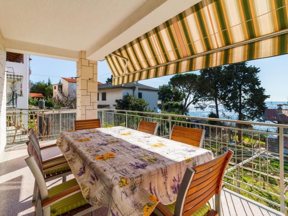 Geräumige Wohnung Lory mit Meerblick Apartment in Pula