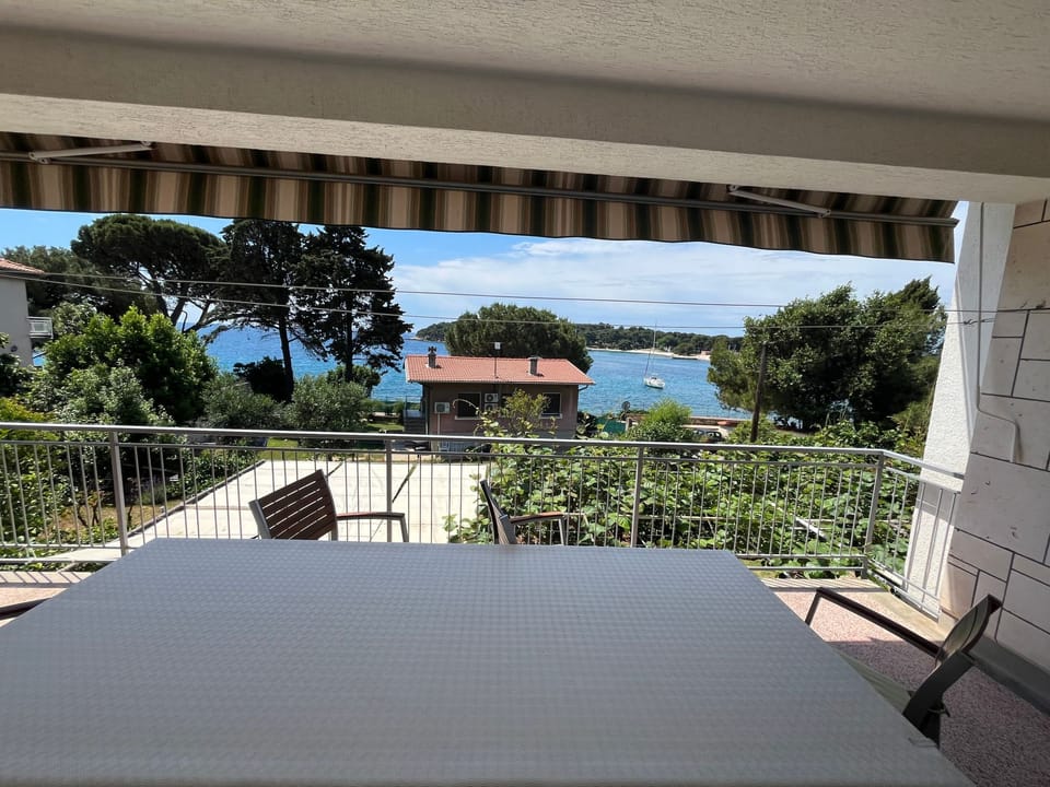 Geräumige Wohnung Lory mit Meerblick Apartment in Pula
