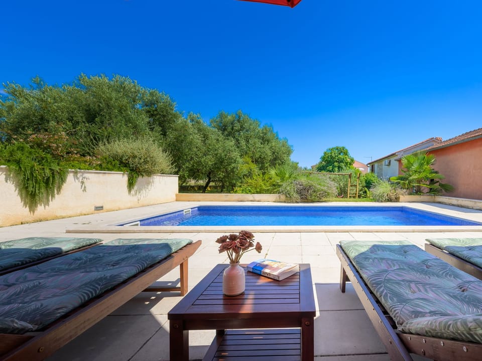 Sabina mit zwei Ferienwohnung und Pool Vacation rental in Pula