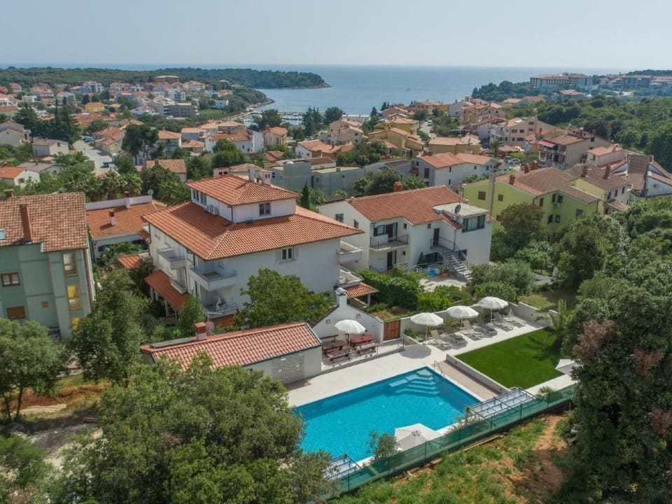 Wohnung in Pjescana Uvala mit Großer Terrasse Apartment in Pula