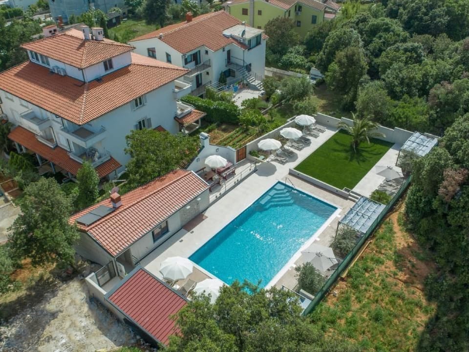 Wohnung in Pjescana Uvala mit Großer Terrasse Apartment in Pula