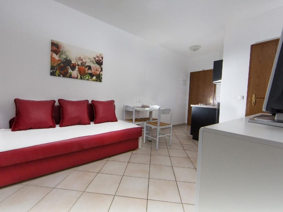in Pjescana Uvala mit Garten, Grill Apartment in Pula