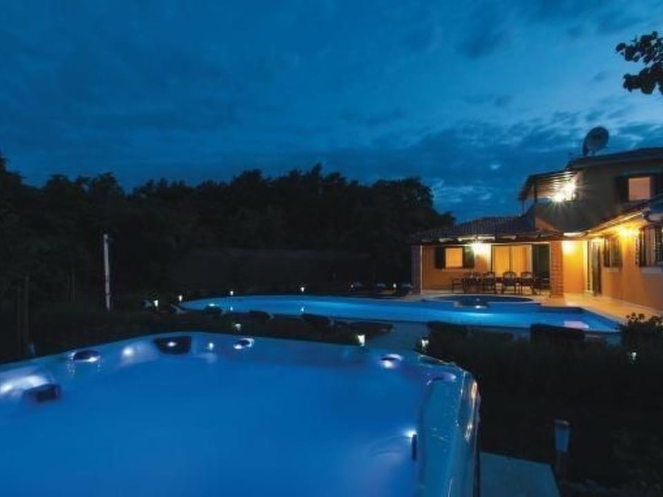 mit Pool, Whirlpool, Terrasse und Garten Vacation rental in Istria County