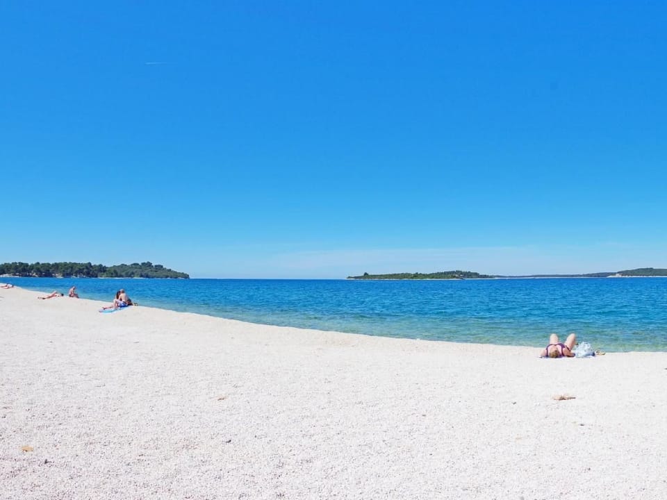 Studio-Apartment in Stinjan, 600 m vom Strand entfernt Apartment in Varoš