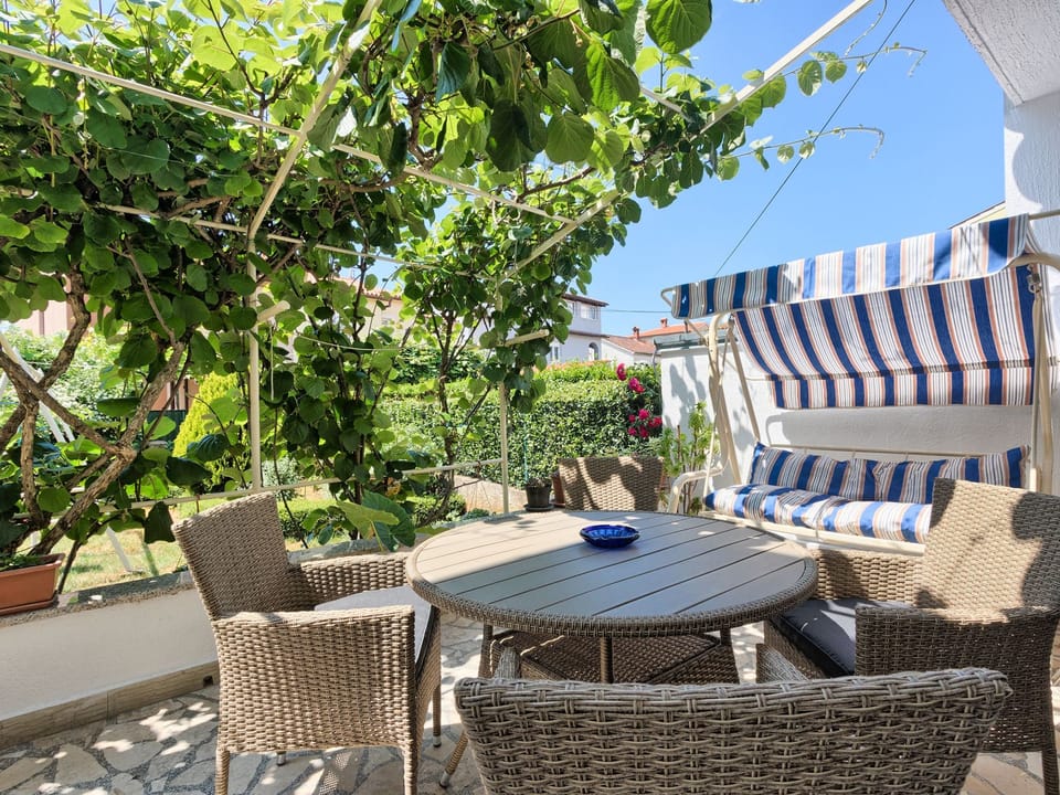 Geräumige Ferienwohnung in Fažana mit Gemeinsamem Grill Apartment in Fažana