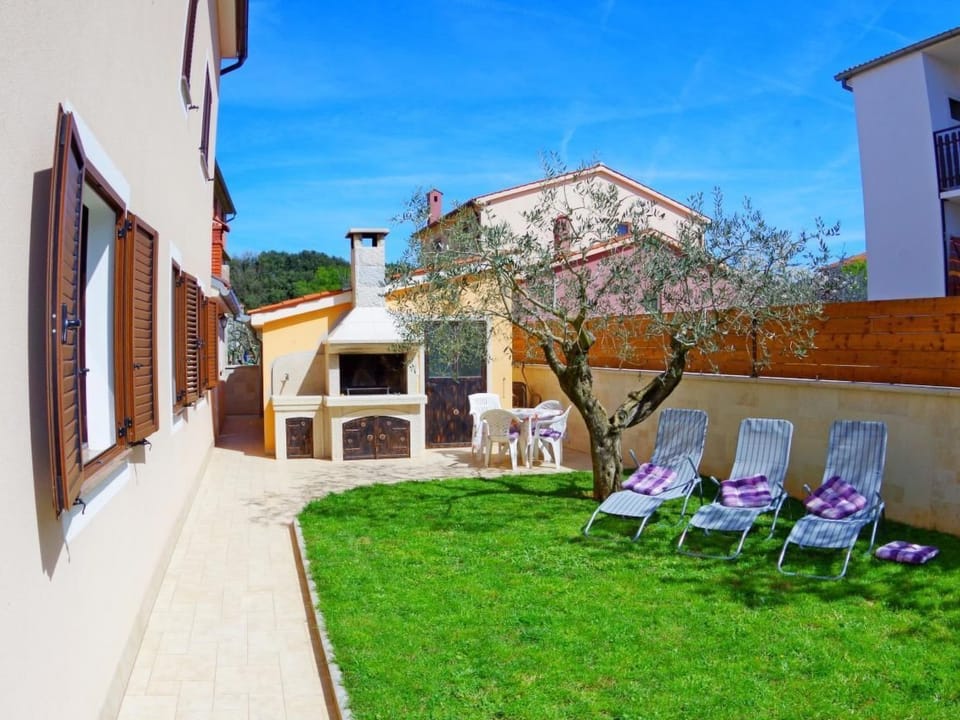 in Pula mit Grill, Garten und Terrasse Apartment in Pula