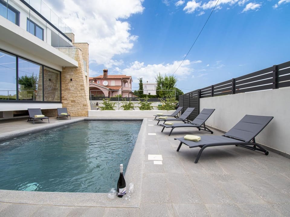 Schöne Villa im Dorf Ližnjan Vacation rental in Medulin