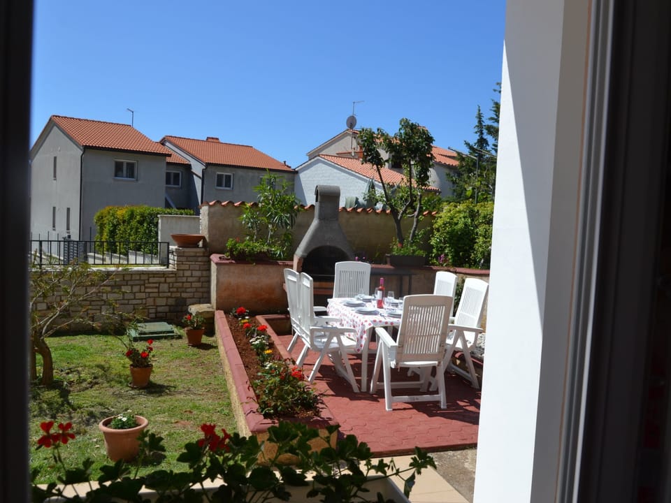 Helle Ferienwohnung in Vinkuran mit Garten, Grill und Terrasse Apartment in Pula
