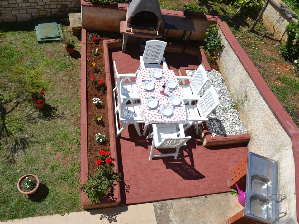 Helle Ferienwohnung in Vinkuran mit Garten, Grill und Terrasse Apartment in Pula