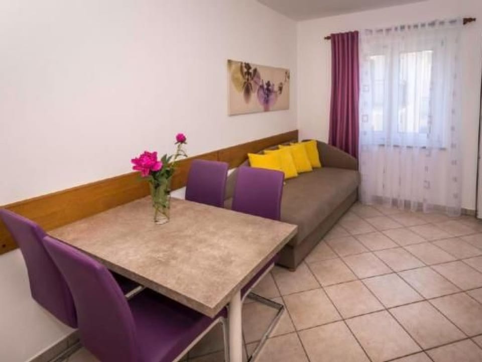 in Pjescana Uvala mit Grill, Pool Apartment in Pula