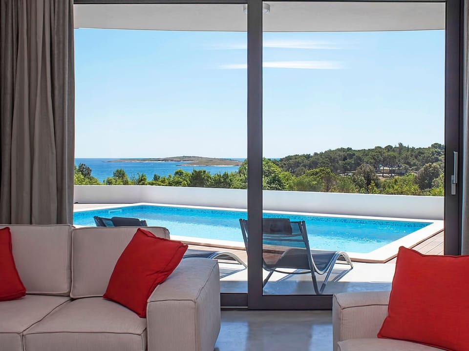 Luxusvilla Sunrise Premantur mit Pool Vacation rental in Premantura