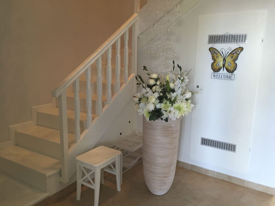 Stylisches Haus mit Dachterrasse, Bar und Hot Tub Vacation rental in Premantura