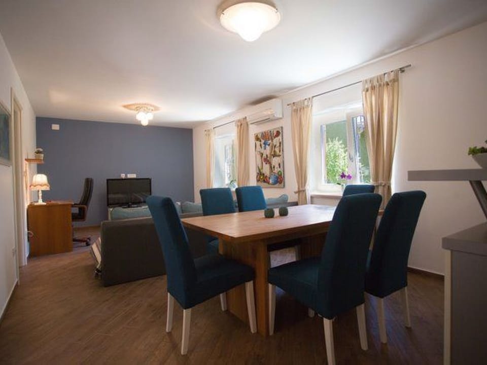 Helle und moderne, erst kürzlich renovierte (2014) Ferienwohnung mit privater T Apartment in Premantura