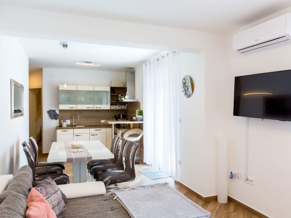 Modernes Apartment As Veliki mit Terrasse Apartment in Medulin