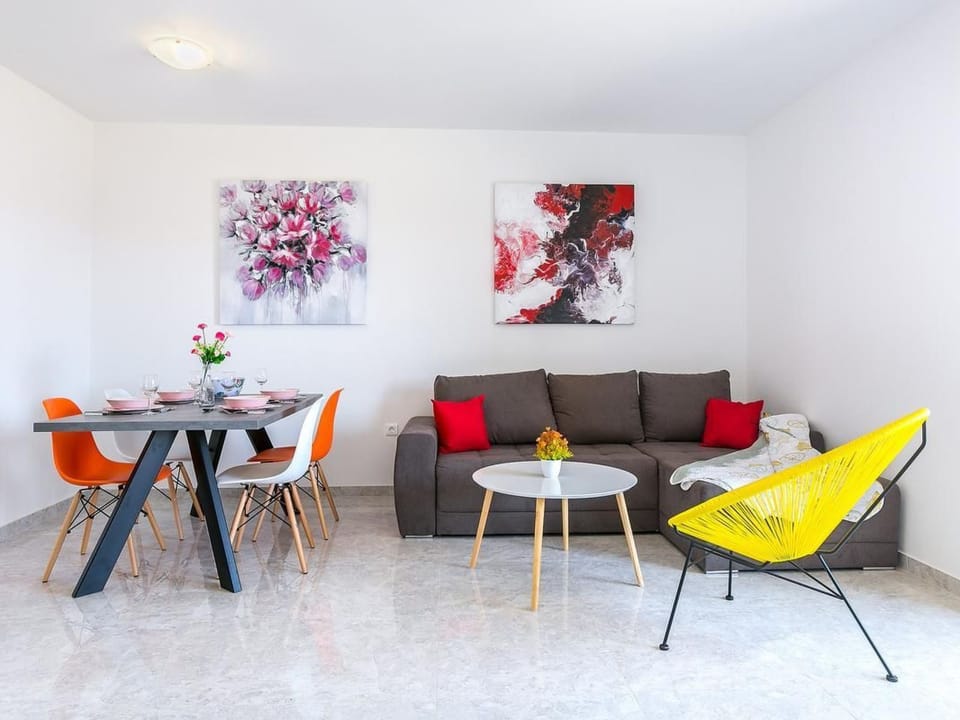 Wohnung "Nevia 6" mit Blick auf das Wasser Apartment in Premantura