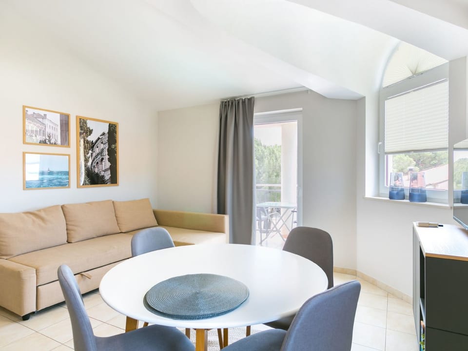 Wohnung "Pinia 5" mit Balkon Apartment in Premantura