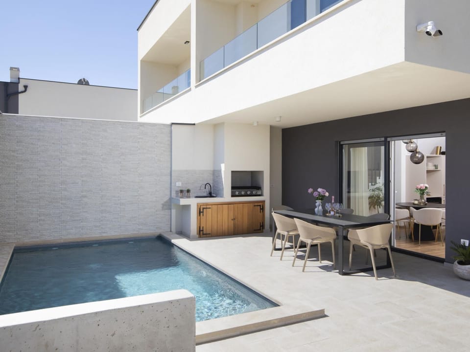 Villa Oasis mit beheiztem Pool, 700 m vom Meer e Vacation rental in Medulin