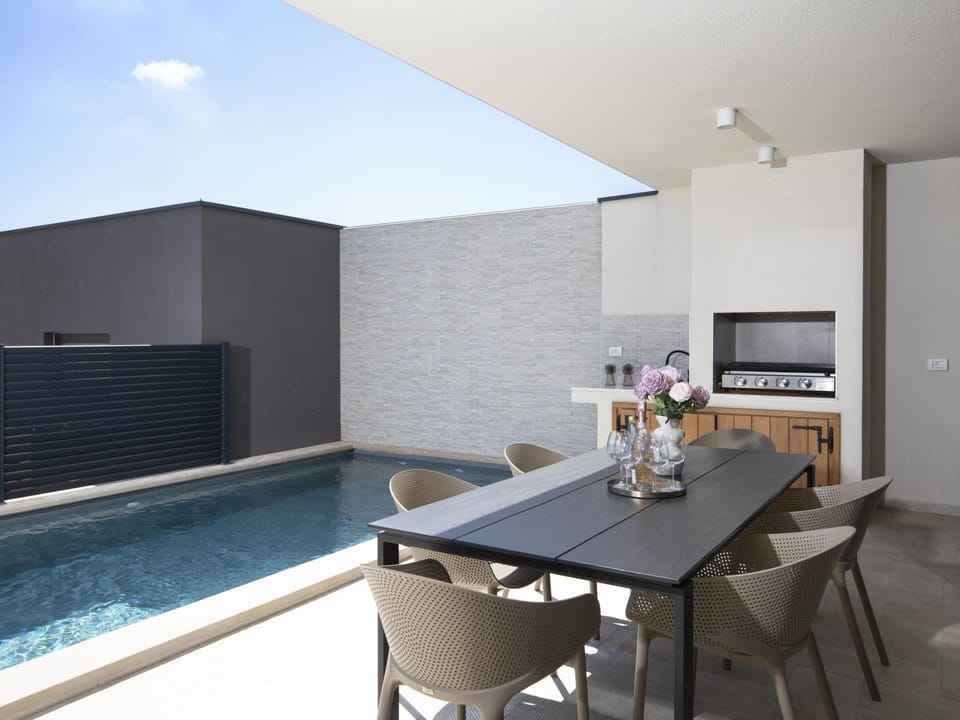 Villa Oasis mit beheiztem Pool, 700 m vom Meer e Vacation rental in Medulin