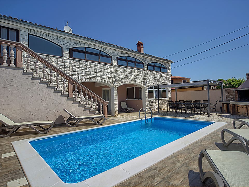 Villa mit Garten, Grill und Terrasse Vacation rental in Istria County
