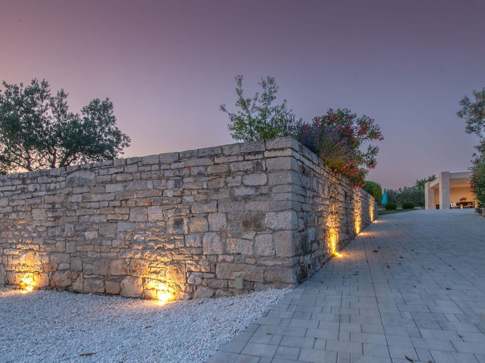 Villa Silentio - Ruhe und Privatsphäre in mediterraner Natur in Strandnähe Vacation rental in Istria County