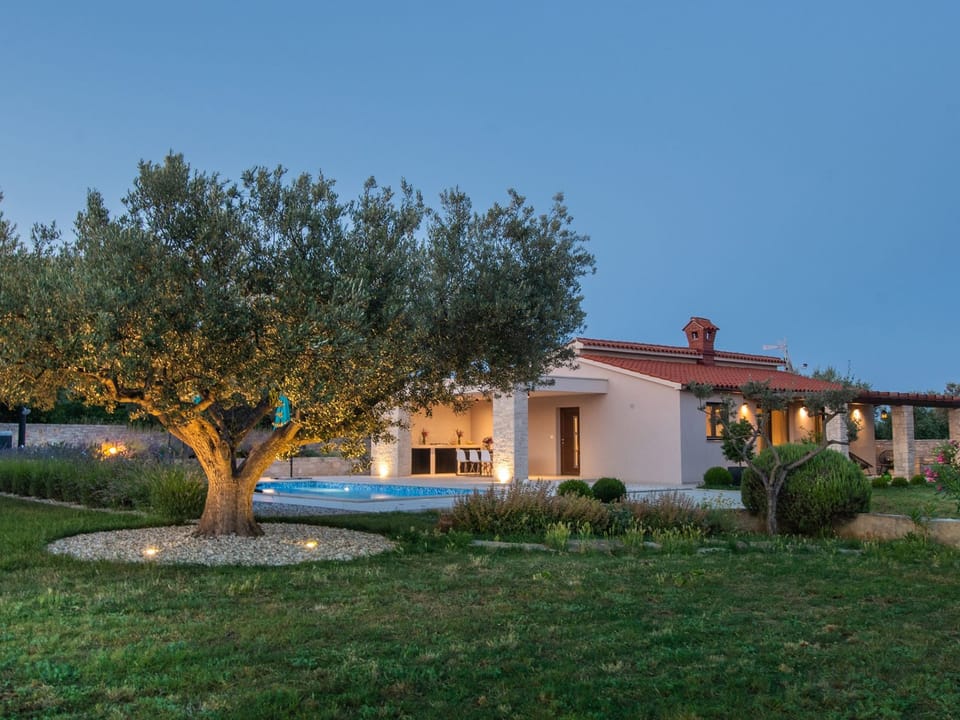 Villa Silentio - Ruhe und Privatsphäre in mediterraner Natur in Strandnähe Vacation rental in Istria County