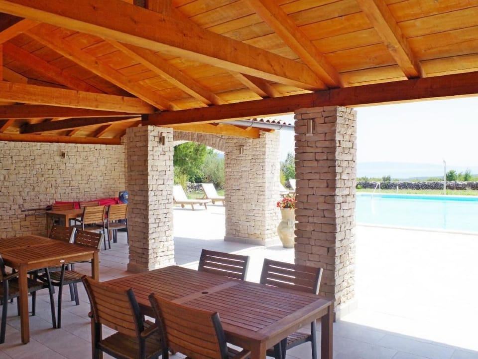 Appartement in Rakalj mit gemeinsamem Pool, Terrasse und Grill Apartment in Istria County