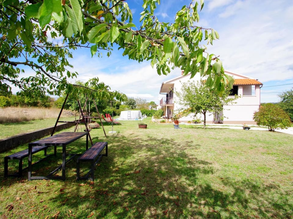 Ruhige Wohnung in dem charmanten Dorf Škitača Apartment in Istria County