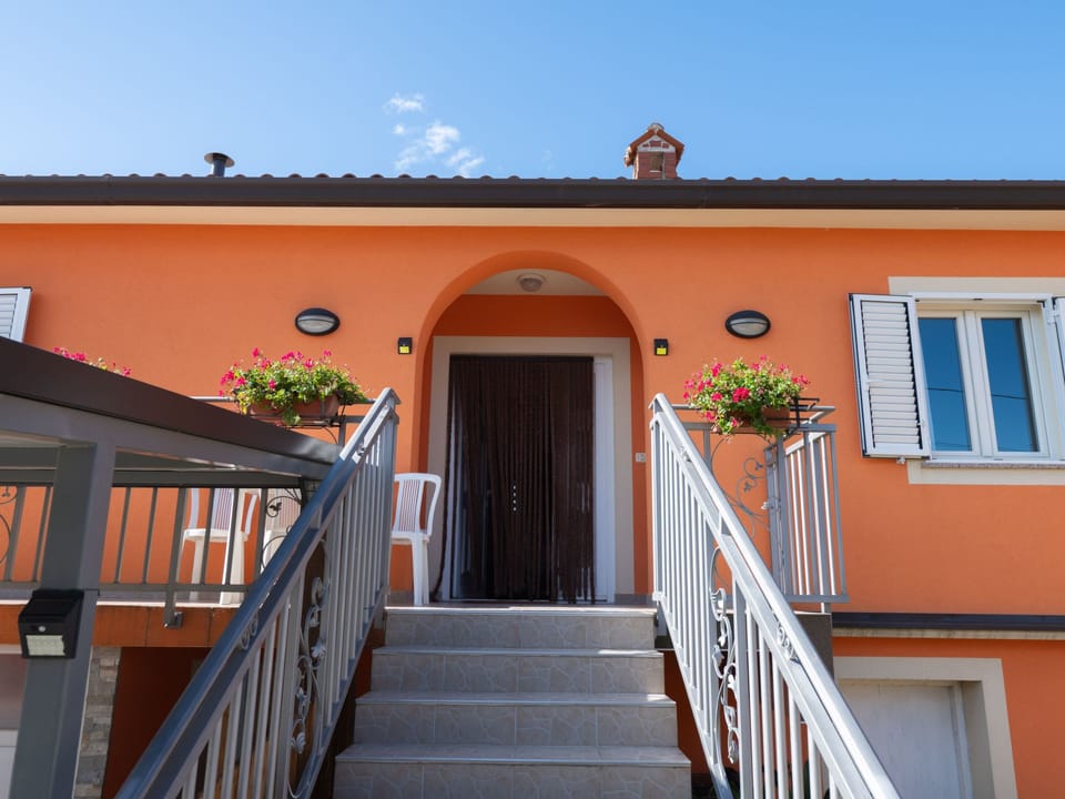Haus Orange - Familienfreundliche Lage mit Pool Apartment in Istria County